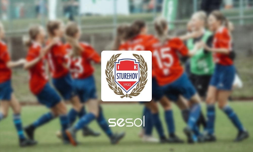 IK Sturehov firar efter vinst logo