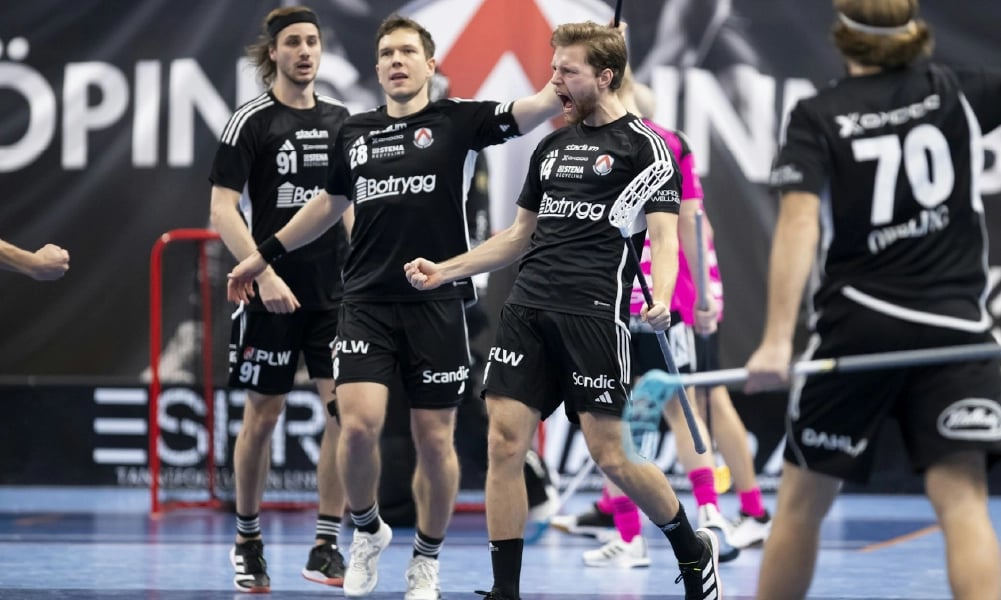 Linköping innebandy lag firar efter mål