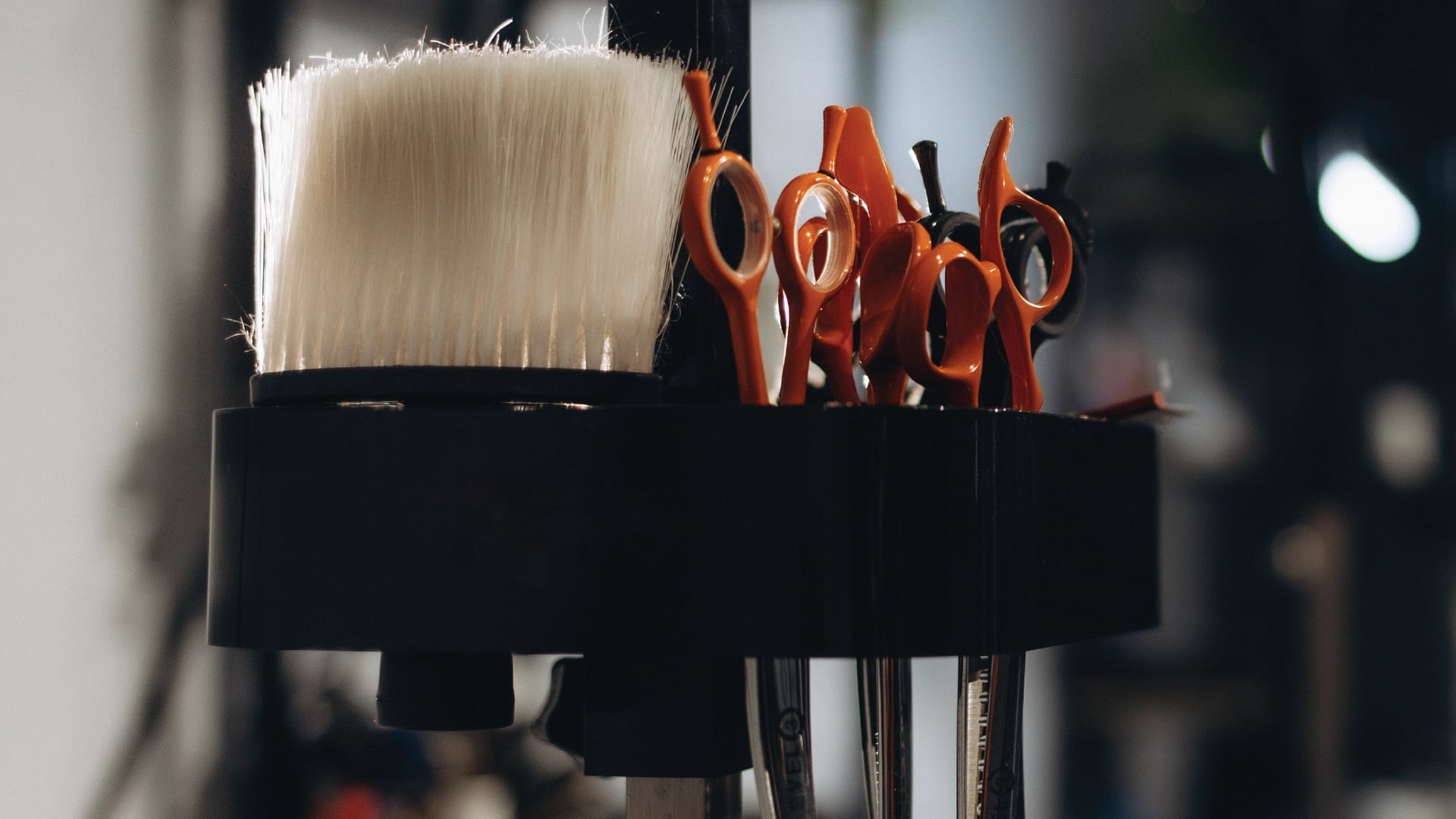 Bild på borste och sax för barberare