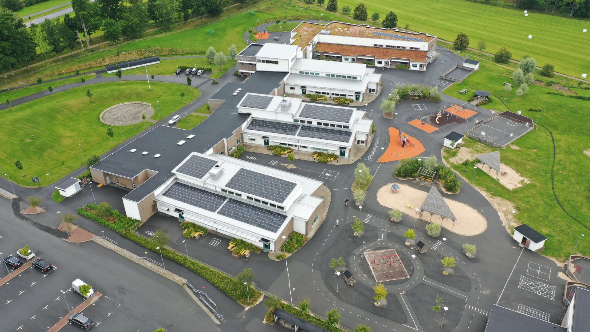 Solceller monterade på skola