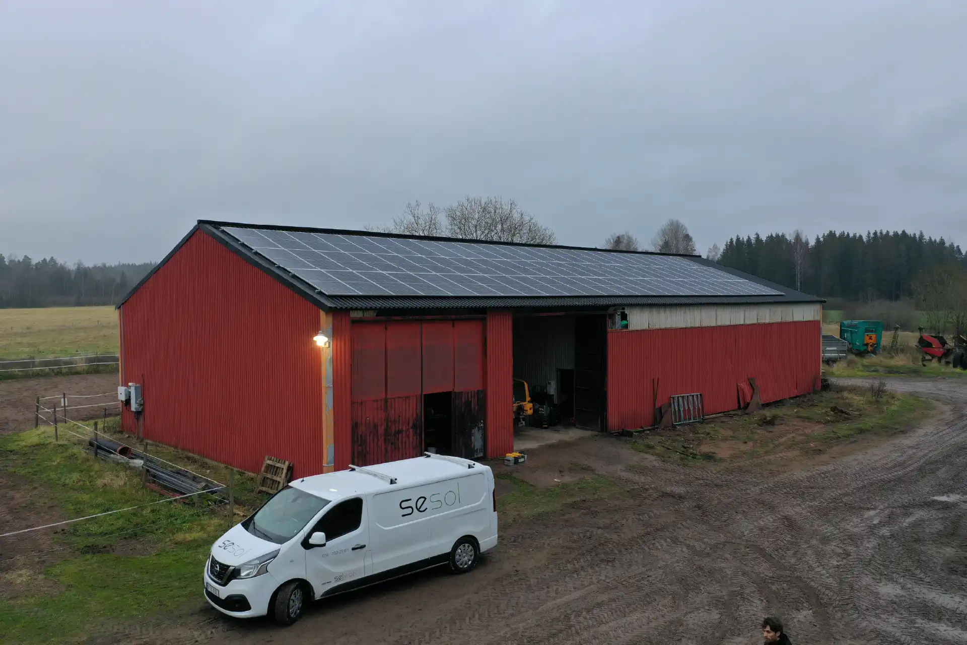Solpaneler på uthus