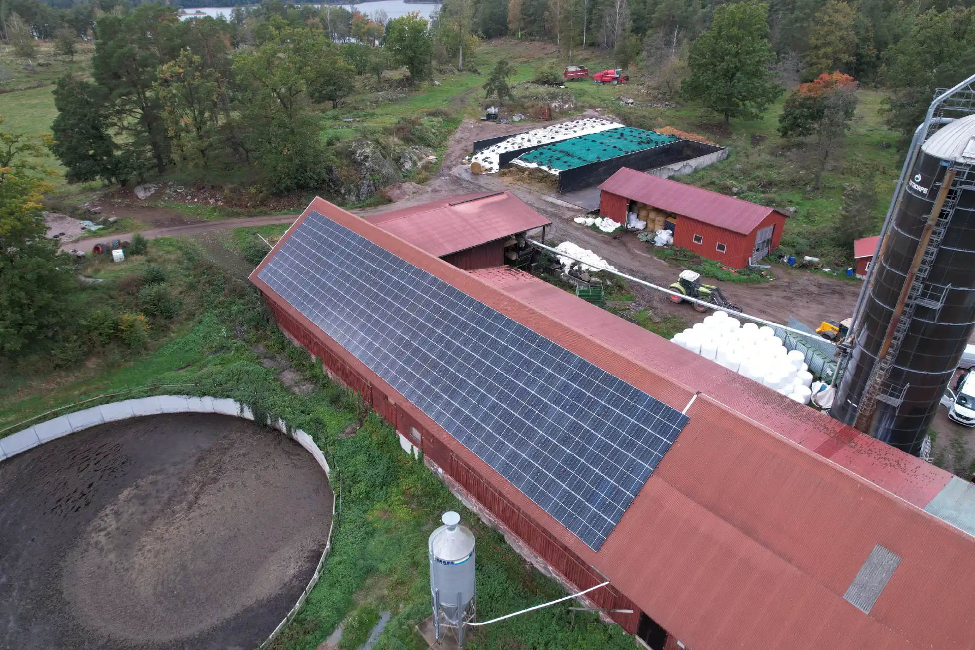 Bondgård med solcellsanläggning