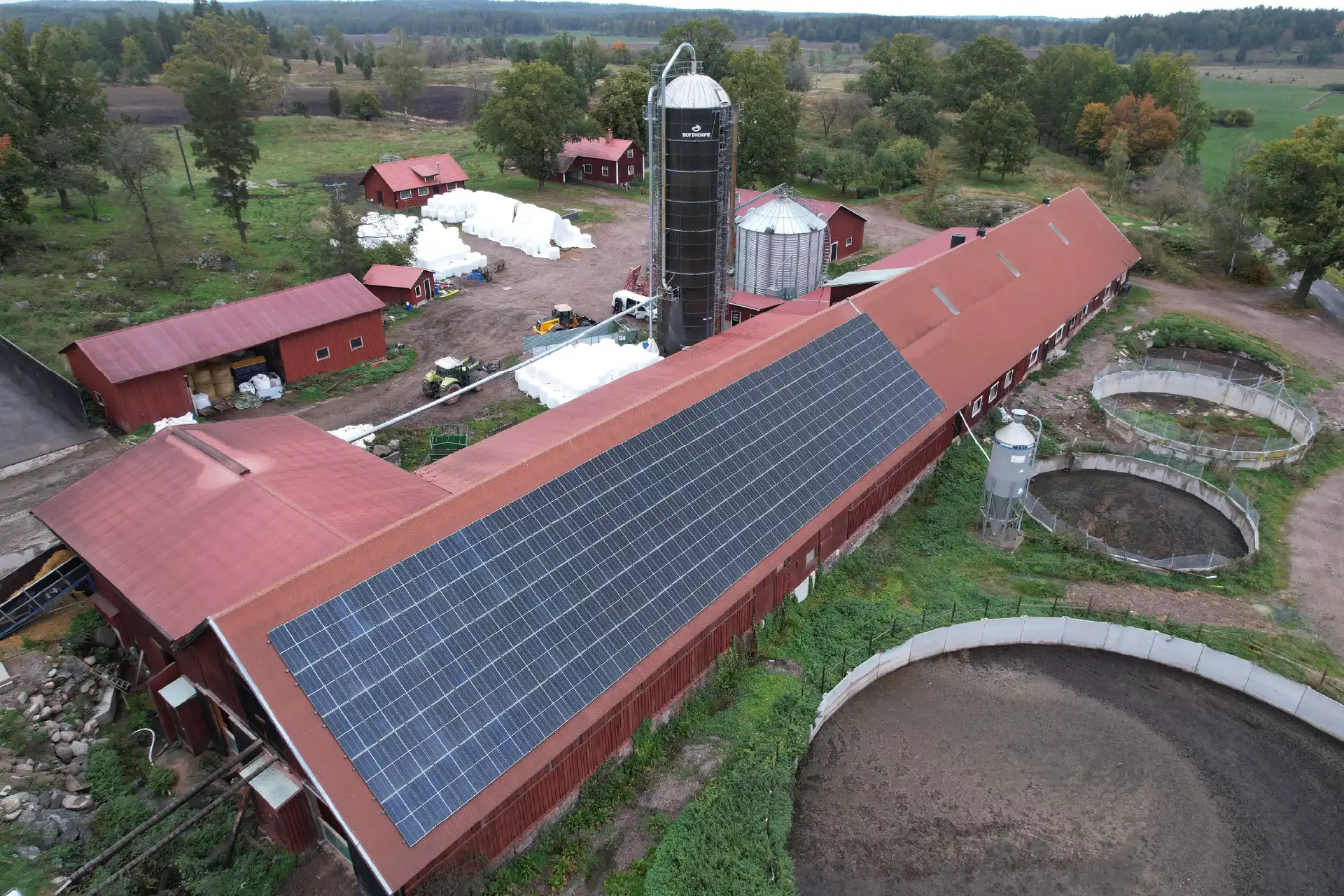 Bondgård med solcellsanläggning