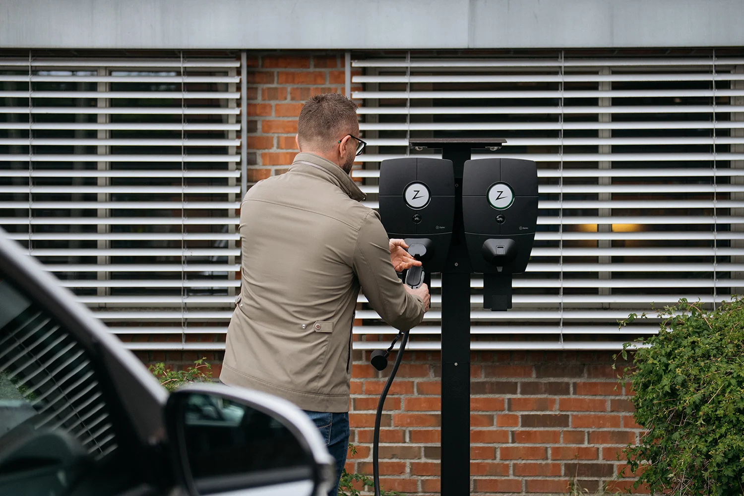 Elbilsladdning utanför bostadsrättsförening