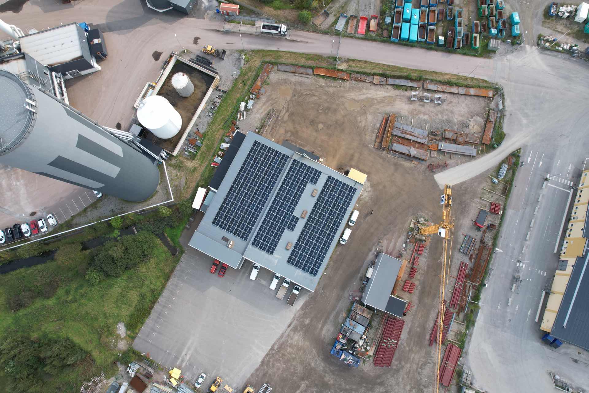 Solceller på en solcellsanläggning i Strängäs